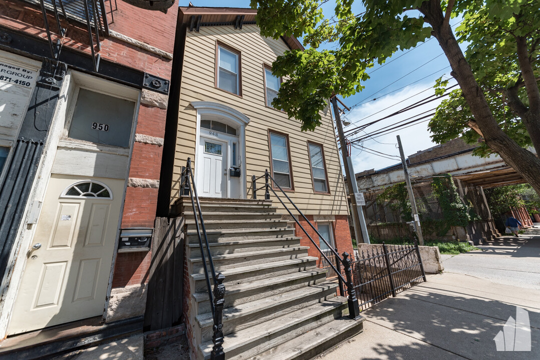 948 W Willow St in Chicago, IL - Building Photo