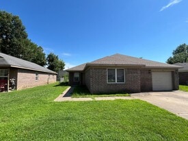 1210 E 13th St in Russellville, AR - Building Photo