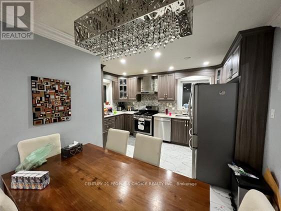 9 Holbeach Rd in Toronto, ON - Building Photo - Building Photo