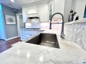 32 Regents Pk in Westport, CT - Building Photo - Building Photo