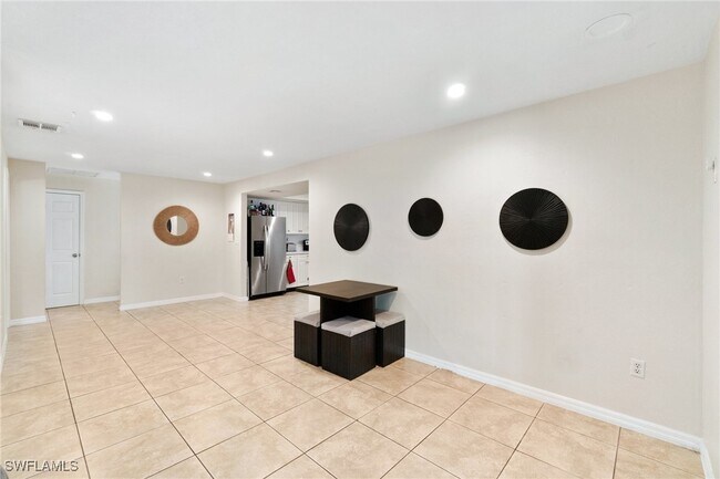646 99th Ave N in Naples, FL - Foto de edificio - Building Photo
