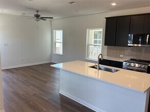 5900 Whisper Crk Dr in Georgetown, TX - Building Photo - Building Photo