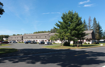 Valley Apartments in Easthampton, MA - Foto de edificio - Building Photo