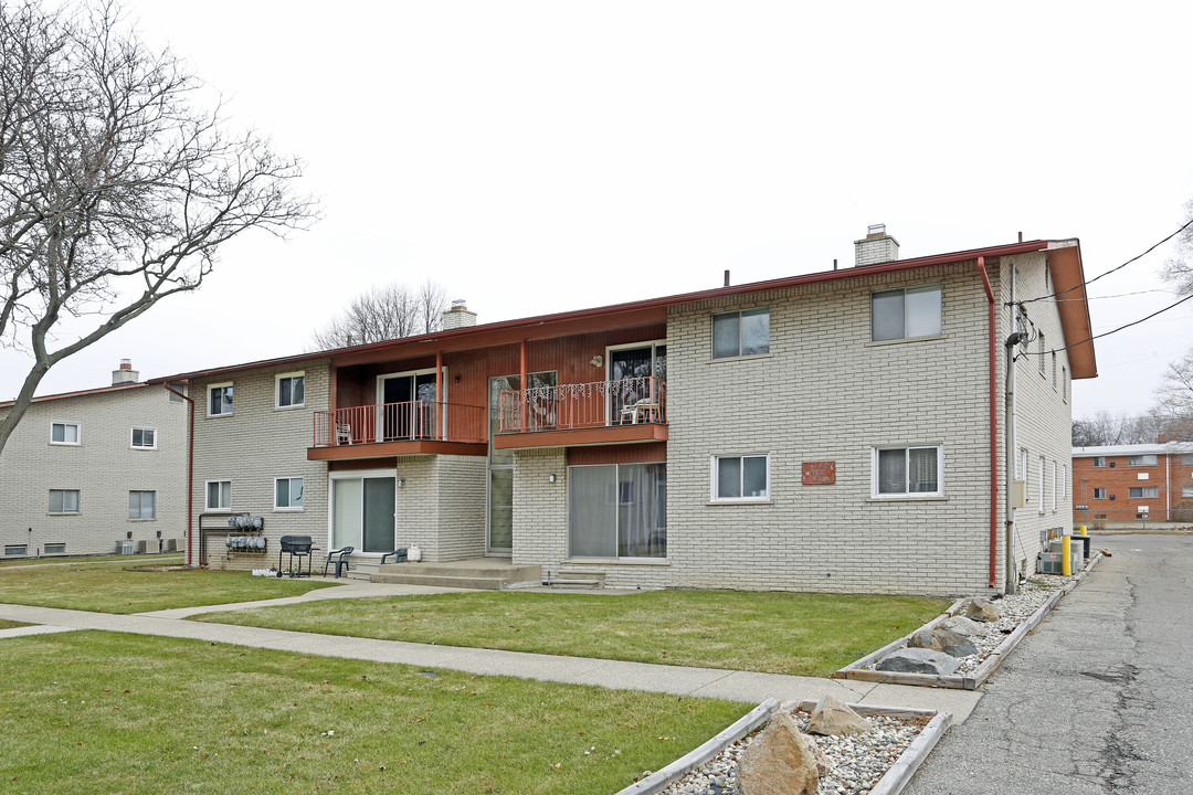 Southwest House in Warren, MI - Building Photo