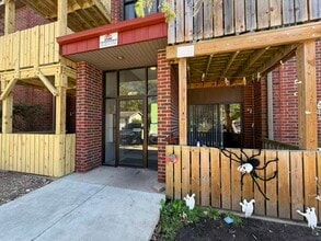 1360 Brook St in St. Charles, IL - Building Photo - Building Photo