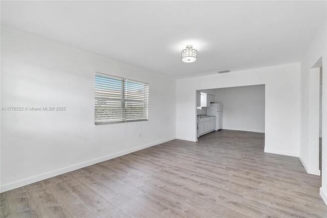 9461 SW 37th St in Miami, FL - Building Photo - Building Photo