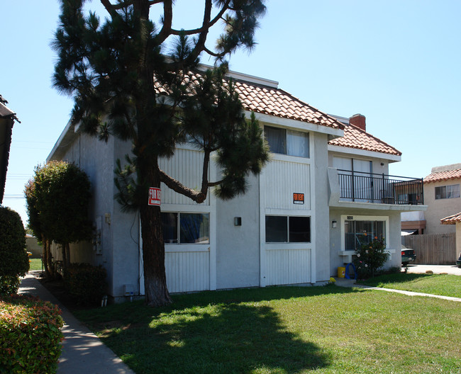 17422 Dairyview Cor in Huntington Beach, CA - Foto de edificio - Building Photo