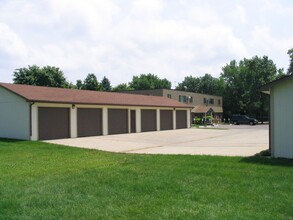 Canton Villas Apartments in Canton, SD - Building Photo - Building Photo