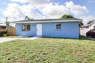 5654 Papaya Rd in West Palm Beach, FL - Building Photo