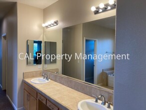 361 Majestic Dr in Hollister, CA - Building Photo - Building Photo