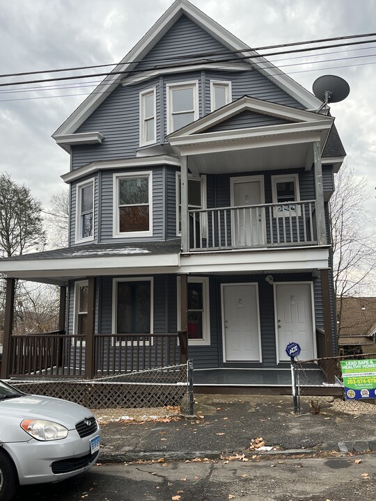 56 Ashley St in Waterbury, CT - Building Photo