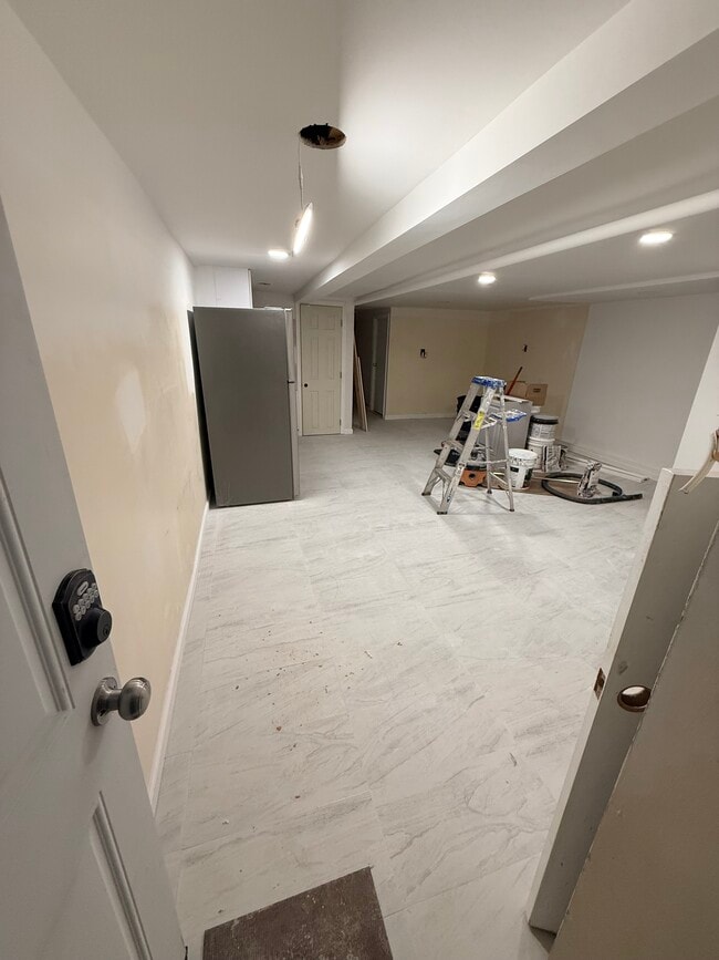 2068 33rd St, Unit Lower Level in Astoria, NY - Foto de edificio - Building Photo