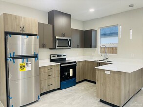 1108 Sugar Gdn Dr in Pharr, TX - Building Photo - Building Photo