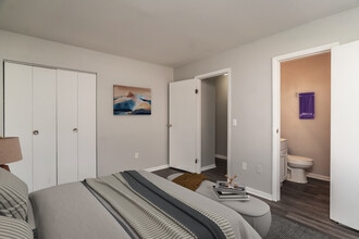 Englewood Villas & Residences in Englewood, OH - Foto de edificio - Building Photo