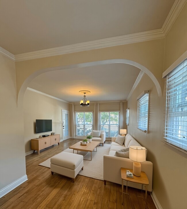 4318 Clinton St, Unit 4318