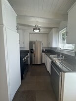 636 Acanto St in Los Angeles, CA - Building Photo