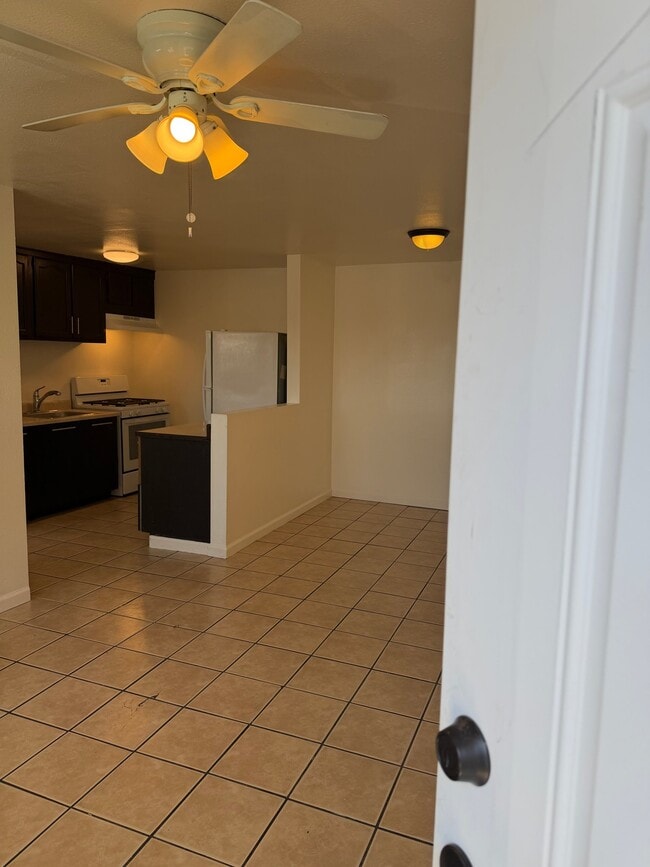 12940 S Prairie Ave, Unit C
