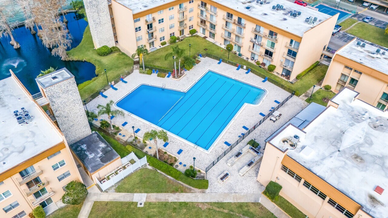Tampa Racquet Club in Tampa, FL - Foto de edificio