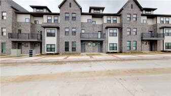 604 Clay St in Bryan, TX - Building Photo