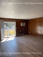 6322 W Hagar Shore Rd in Coloma, MI - Foto de edificio - Building Photo