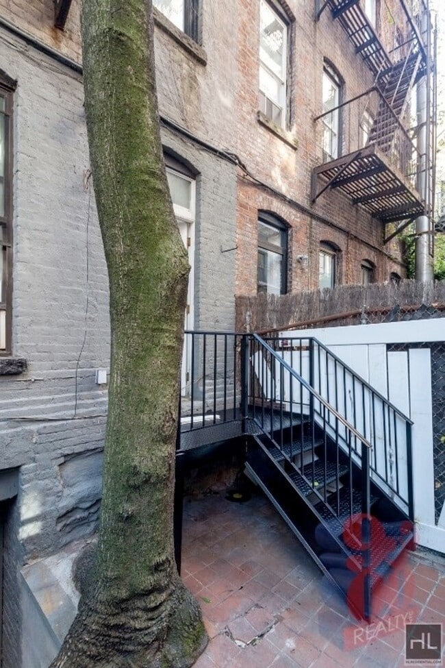 BARROW ST., Unit 1D in New York, NY - Building Photo - Building Photo