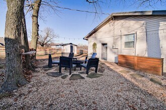 9940 Kitty Rd in Gravette, AR - Foto de edificio - Building Photo