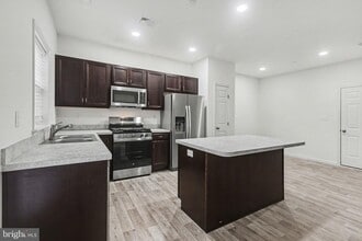 7867 Oakbrook Dr in Harrisburg, PA - Building Photo - Building Photo