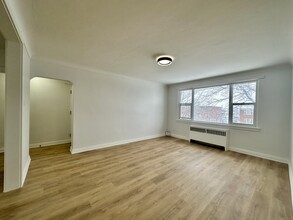 839 Kirkwood Ave in Ottawa, ON - Building Photo - Building Photo