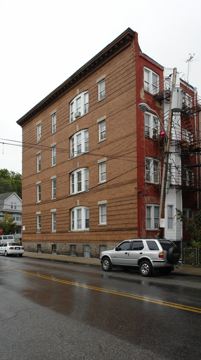 115 McLean Ave in Yonkers, NY - Building Photo - Building Photo