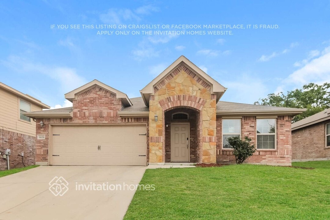 6616 Chalk River Dr in Fort Worth, TX - Building Photo