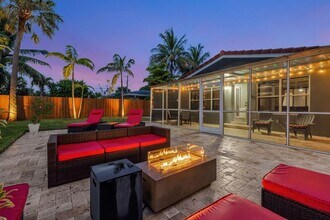 2407 NE 17th Terrace in Wilton Manors, FL - Building Photo - Building Photo