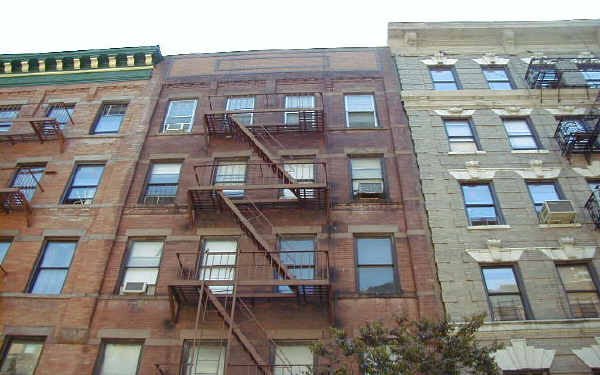 318 E 93rd St in New York, NY - Foto de edificio