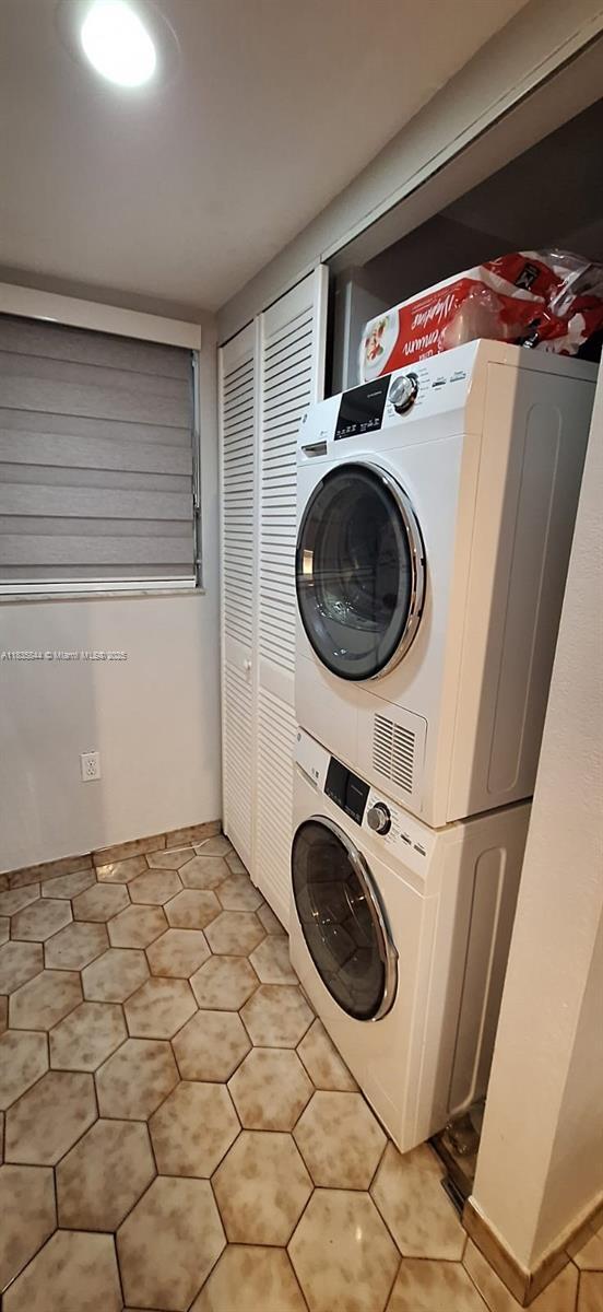 8881 Fontainebleau Blvd in Miami, FL - Building Photo - Building Photo