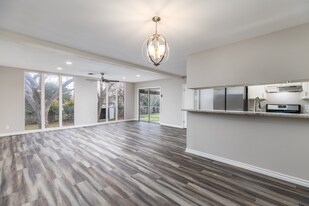 7210 Grass Valley Dr in San Antonio, TX - Building Photo