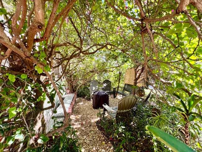 1345 NE 105th St, Unit Unit #3 in Miami Shores, FL - Foto de edificio - Building Photo