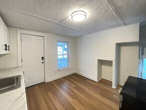 33 Malvern St in Manchester, NH - Building Photo - Building Photo