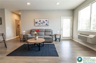 948 N Front St in Allentown, PA - Foto de edificio - Building Photo