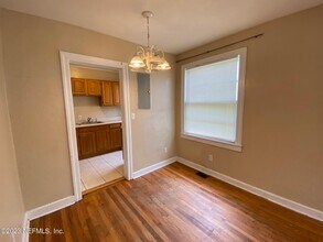 2608 College St-Unit -2 in Jacksonville, FL - Foto de edificio - Building Photo