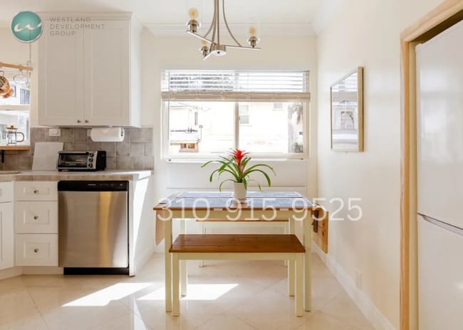 11817 Darlington Ave in Los Angeles, CA - Building Photo - Building Photo