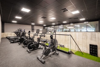 215 Newark Pompton Tpke in Little Falls, NJ - Foto de edificio - Interior Photo