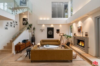 131 Mast Mall in Marina Del Rey, CA - Building Photo - Building Photo