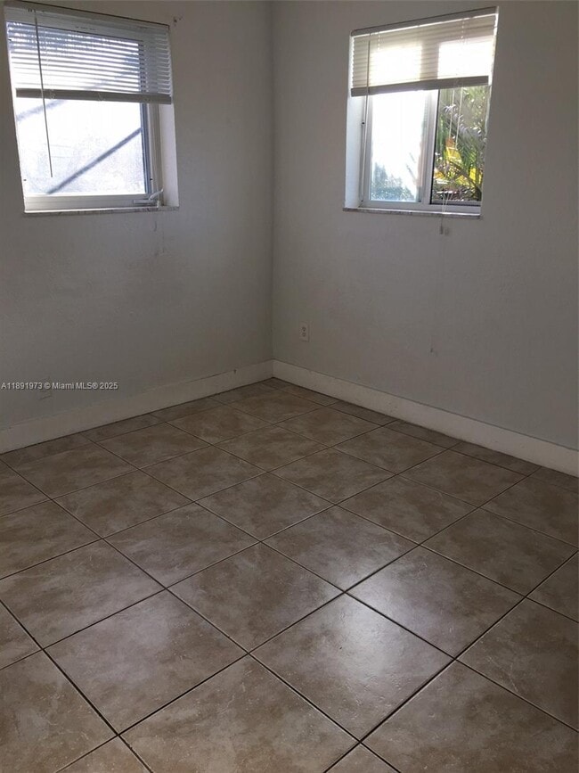 458 SW 10th St in Miami, FL - Building Photo - Building Photo