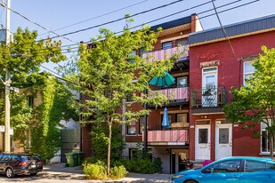 4417 De Bullion Rue in Montréal, QC - Building Photo