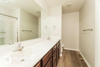 9810 E 220th St in Peculiar, MO - Building Photo - Building Photo