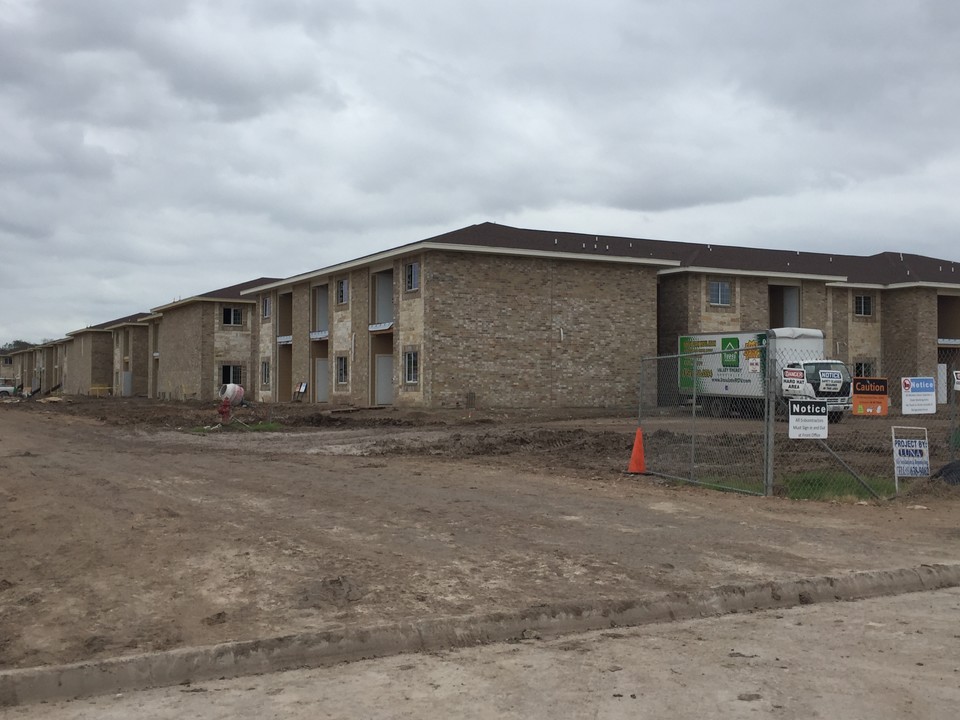 Villa Regale in McAllen, TX - Building Photo