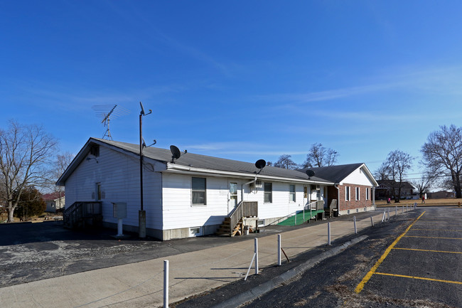 West View Square Apartments in Warrenton, MO - Building Photo - Building Photo