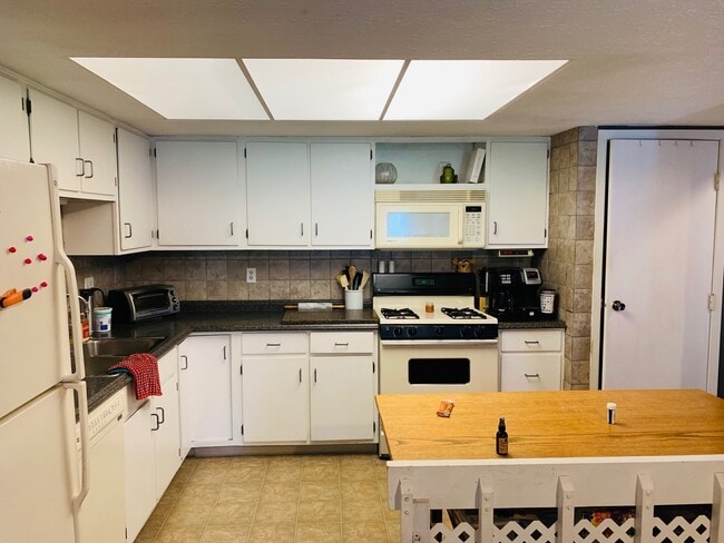 property at 1290-1292-1292 Gatwick Ct
