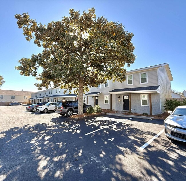 Magnolia on Melody Townhomes in Valdosta, GA - Foto de edificio - Building Photo