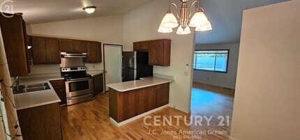 144 Belindy Cir in Grants Pass, OR - Building Photo - Building Photo