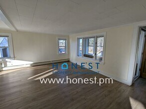 197 Winthrop Center Rd in Winthrop, ME - Foto de edificio - Building Photo